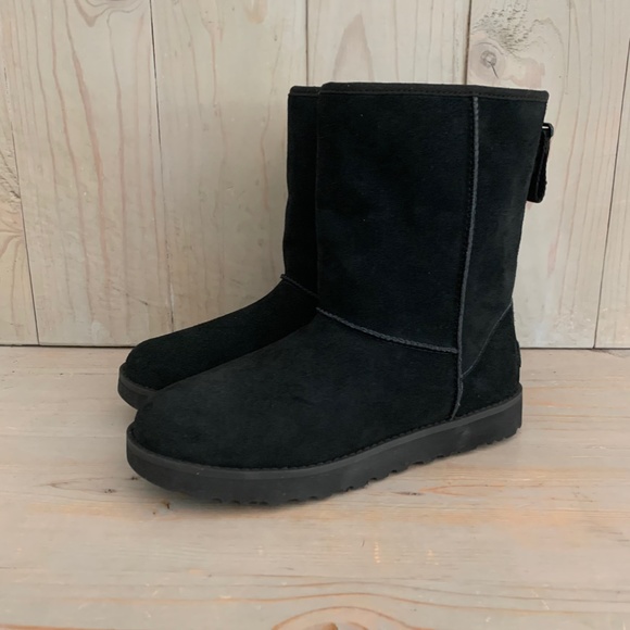 UGG CLASSIC SHORT LOGO ZIP BLACK BOOTS NEW - Picture 4 of 9